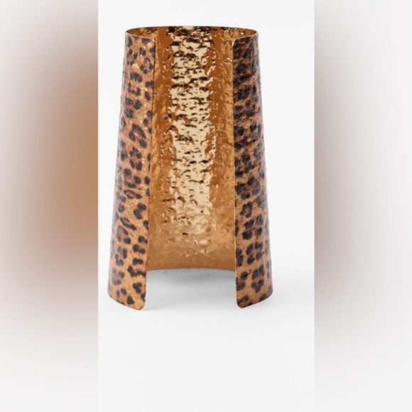 NWOT. Zara Golden Printed Rigid Metal Bracelet with Texture. - Picture 6 of 6